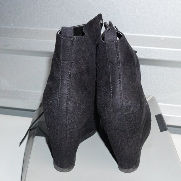Mossimo Black Lace Up Wedge Booties Size 11 - Picture 3 of 5